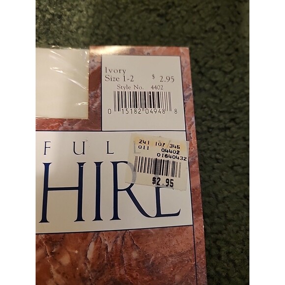 New Beautiful Berkshire Ivory Size 1-2 Pantyhose Sandalfoot Style 4402 Vintage - Picture 3 of 6